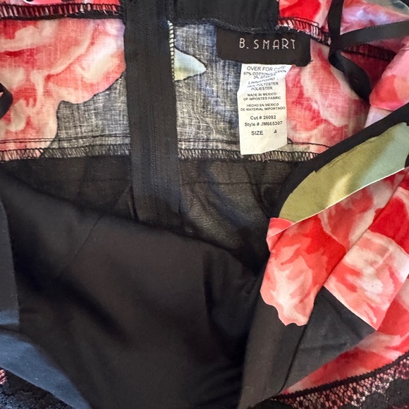 B. Smart Floral Dress in Black and Red - Picture 3 of 3